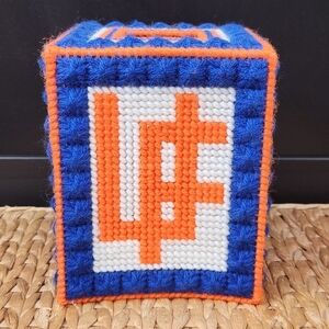 UNIVERSITY OF FLORIDA GATORS TISSUE TOPPER. HANDMADE 🐊